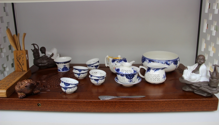 Подарочный набор посуды со шлифованным рисом "Синий цветок"   (Макси)