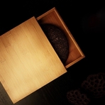 Деревянная коробка для хранения и колки пуэра