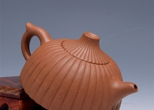 Глиняный чайник ручной работы 034 (красная исинская глина) 240 мл